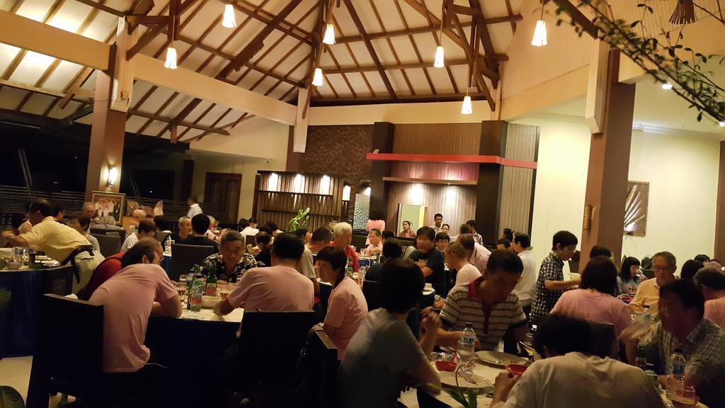 Kampoeng Nelayan Hotel Palu Exteriör bild
