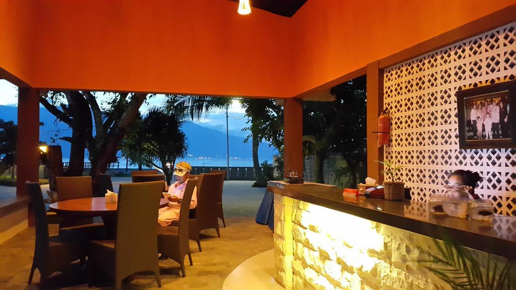 Kampoeng Nelayan Hotel Palu Exteriör bild