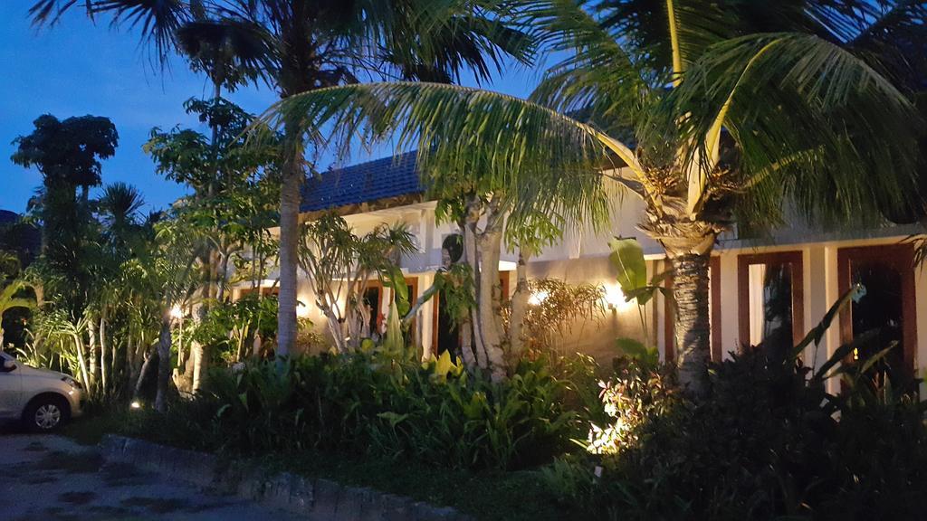 Kampoeng Nelayan Hotel Palu Exteriör bild