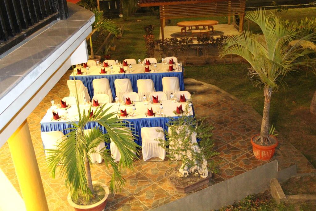 Kampoeng Nelayan Hotel Palu Exteriör bild