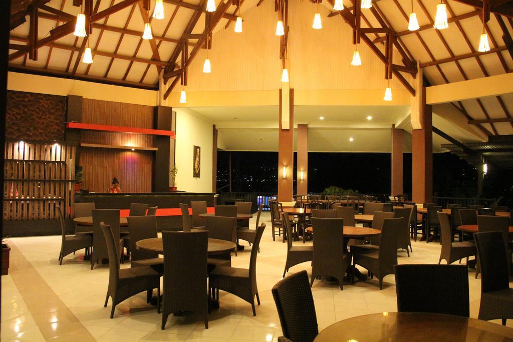 Kampoeng Nelayan Hotel Palu Exteriör bild