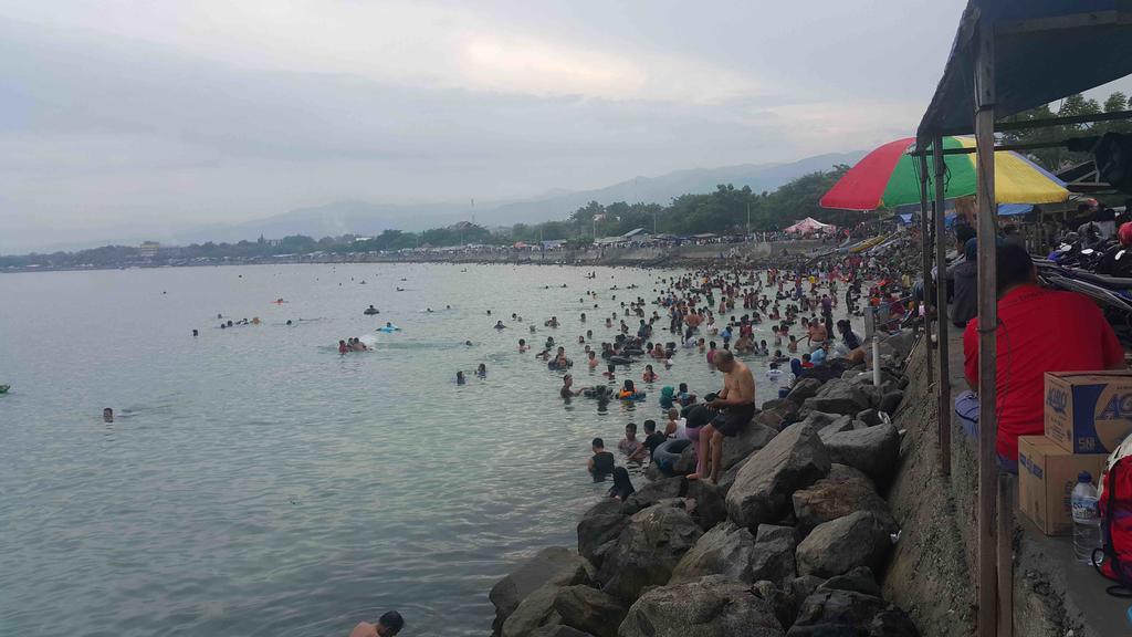 Kampoeng Nelayan Hotel Palu Exteriör bild