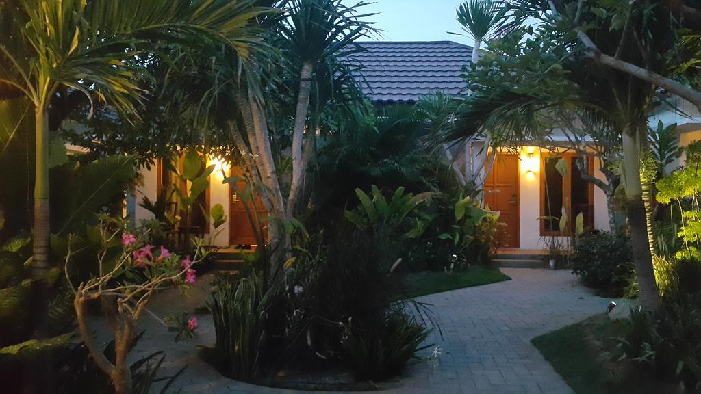 Kampoeng Nelayan Hotel Palu Exteriör bild