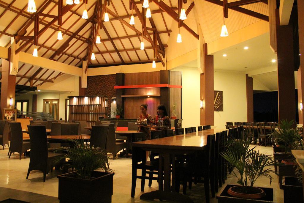 Kampoeng Nelayan Hotel Palu Exteriör bild